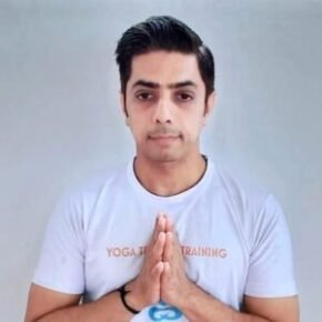 Neeraj (E-RYT 500)
