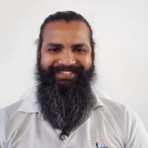Ravi (E-RYT 200)